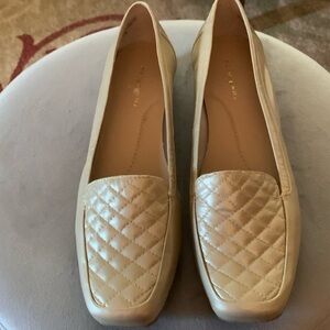 Easy Spirit gold flat comfortable loafer w/quilted style top size 9.5 never worn